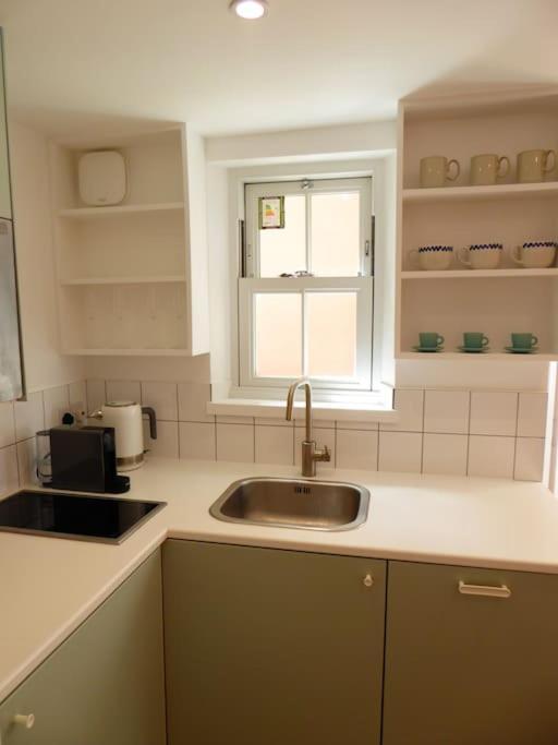 Stylish And Colourful Flat Minutes From The Beach Margate Exteriér fotografie